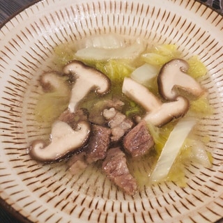 牛肉と椎茸、白菜のスープ